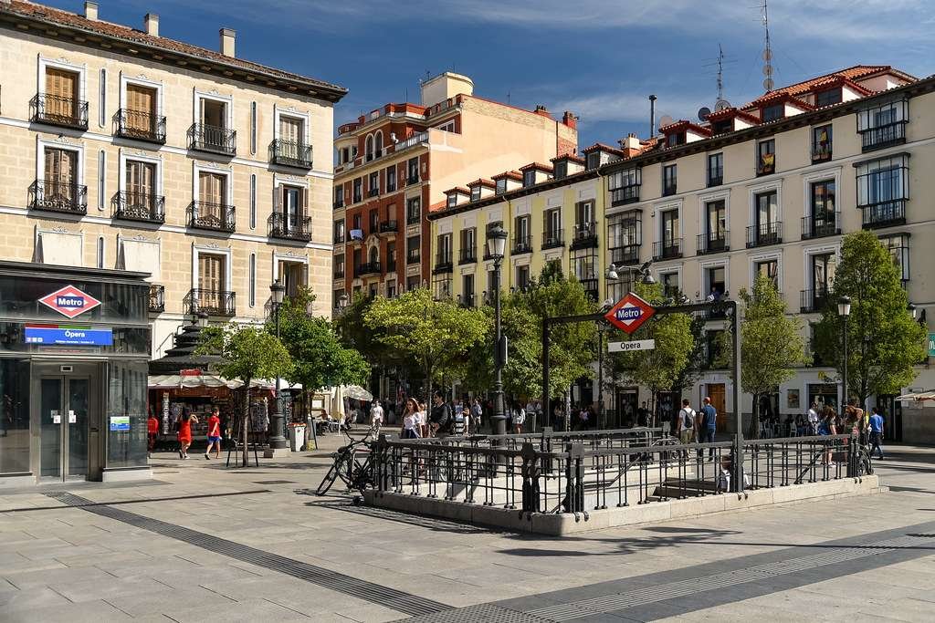 Secretos y curiosidades de la Plaza de Isabel II en Madrid