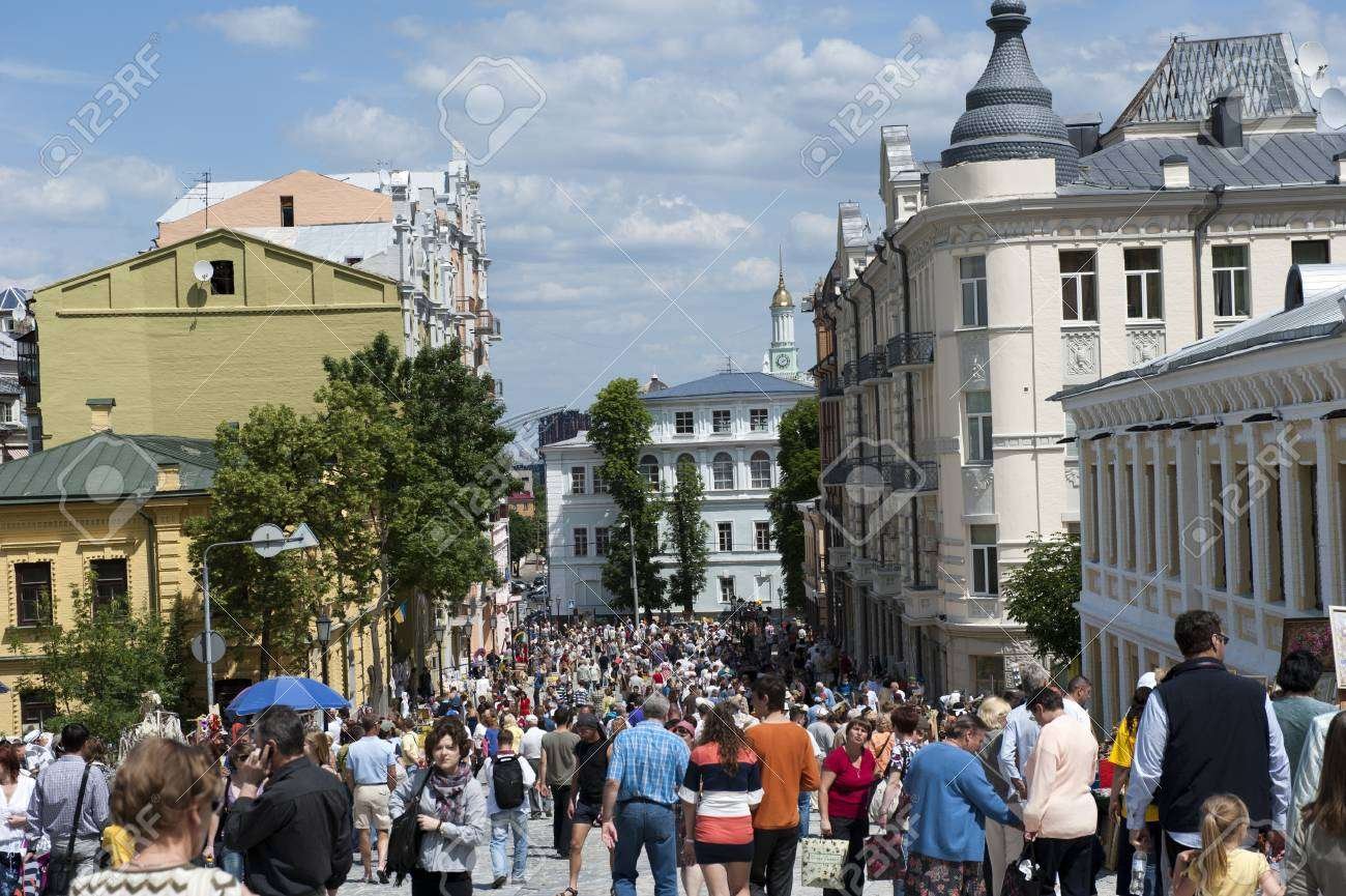 Explorando las curiosidades y leyendas de la calle Andriyivsky en Kiev