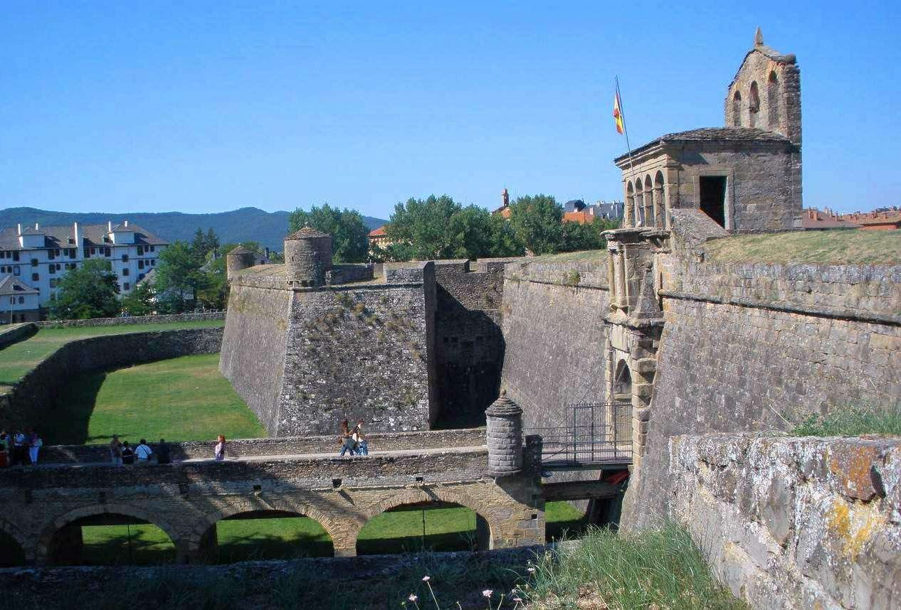 Recorrido histórico por la Ciudadela de Jaca: curiosidades y detalles