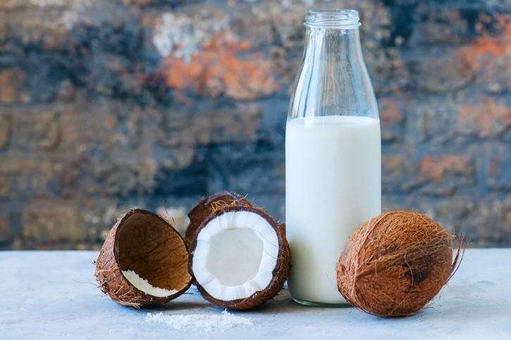 Beneficios y curiosidades de la leche de coco para la salud