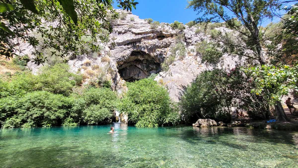 Misterios de la cueva de los gatos: curiosidades reveladas