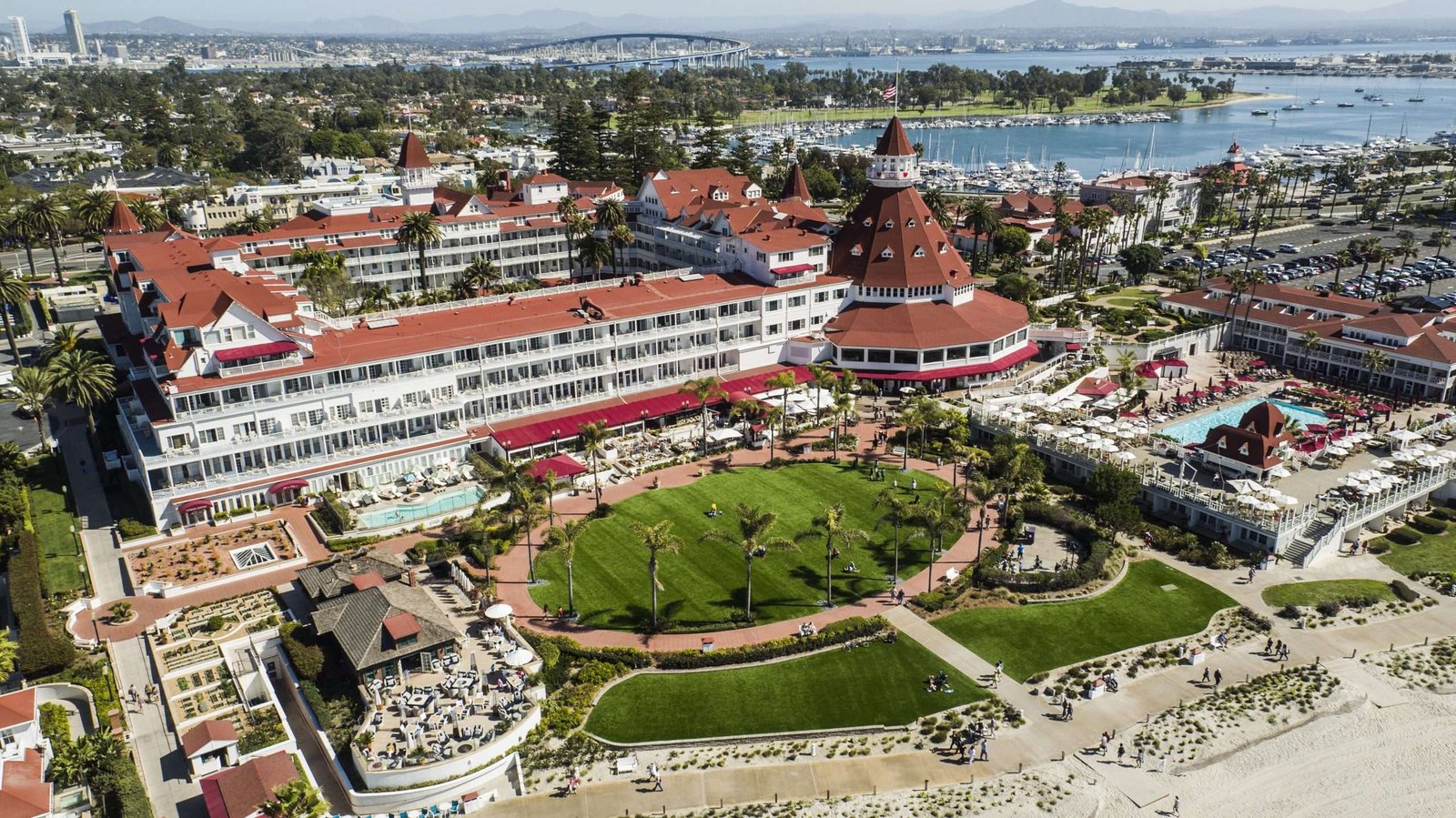 Descubre las curiosidades del icónico Hotel del Coronado en California