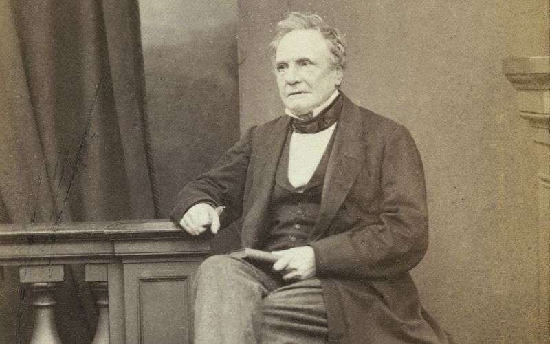 Descubre las fascinantes curiosidades sobre el inventor del ordenador