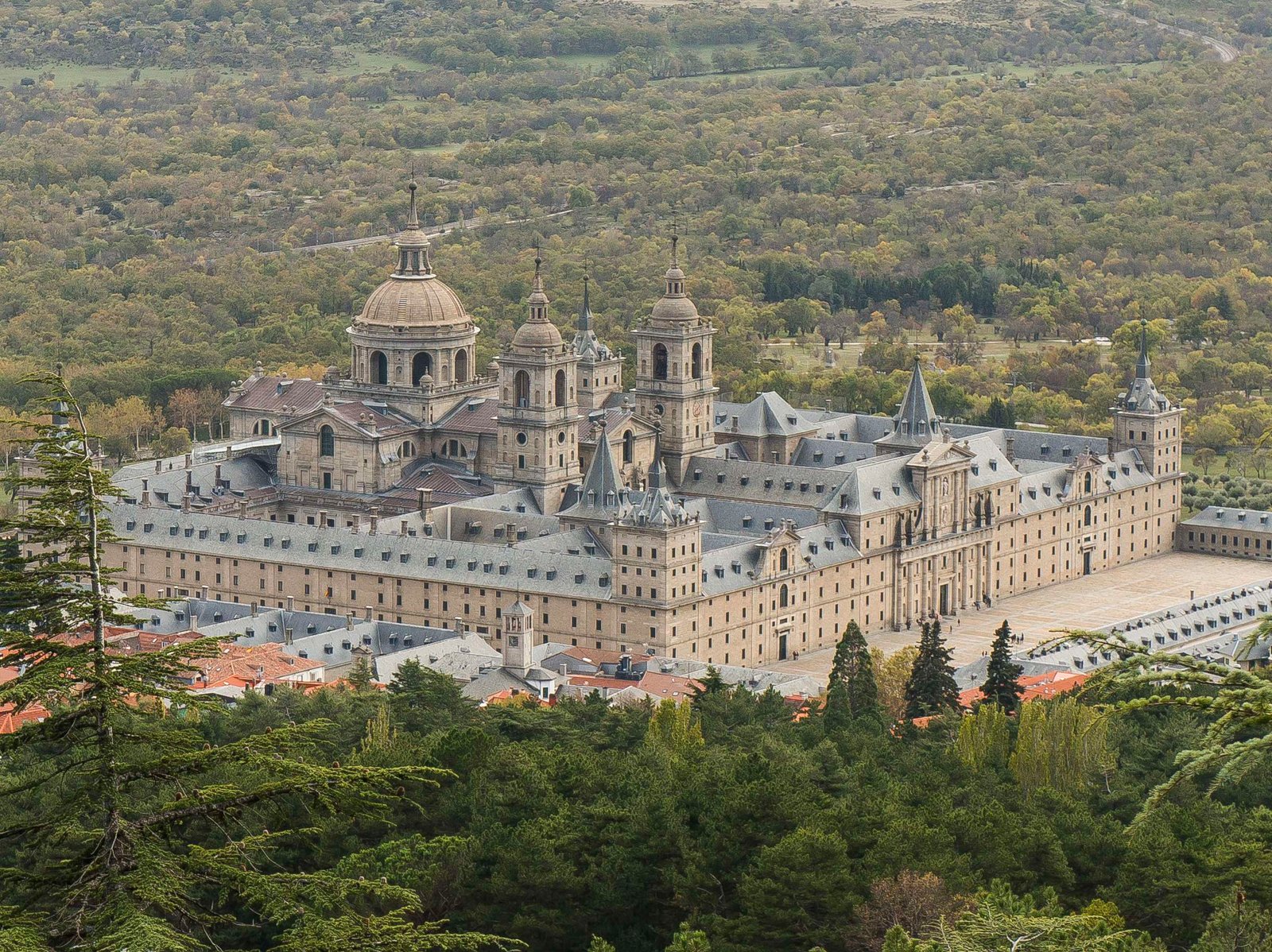 10 curiosidades fascinantes del Monasterio de El Escorial