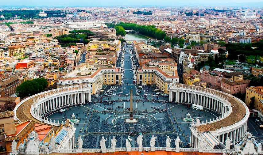 Descubriendo las curiosidades de la Plaza de San Pedro en el Vaticano
