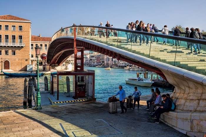 Curiosidades del Puente de la Constitución en Roma