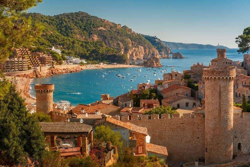 Curiosidades fascinantes de Tossa de Mar, la joya de la Costa Brava